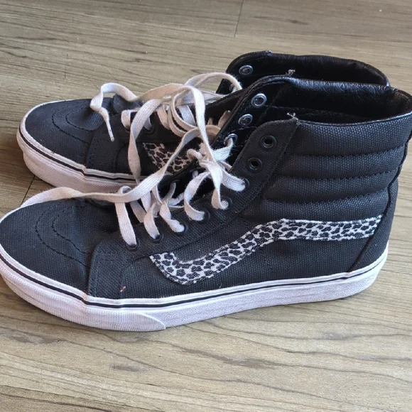 Vans Black‎ and White Low-Top Sneakers - Picture 5 of 6
